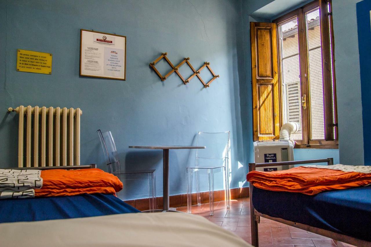 Santa Monaca Hostal *